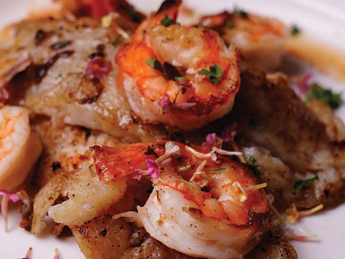 Filete de pescado con camarones