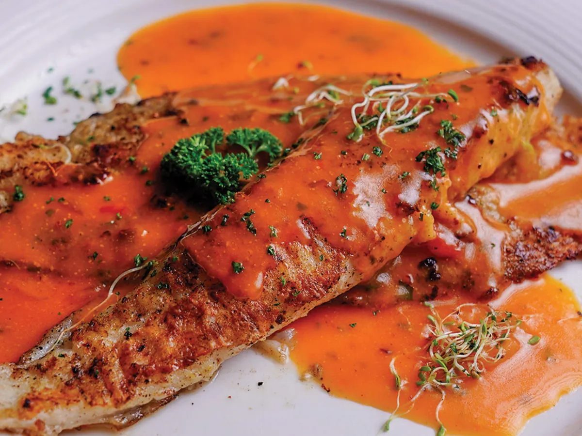 Filete de pescado en salsa